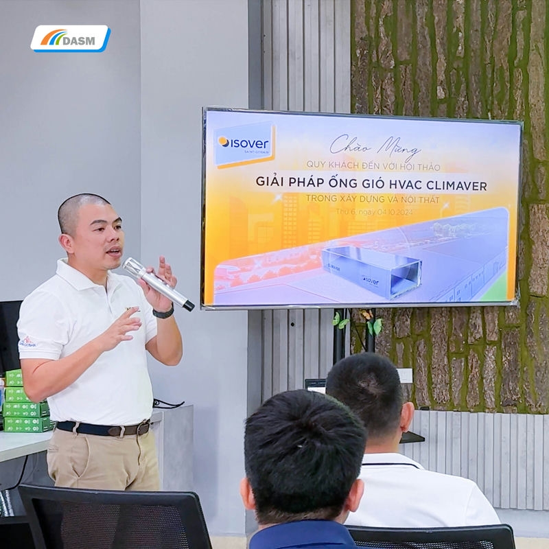 Đại diện thương hiệu ống gió ISOVER SAINT-GOBAIN trình bày những ưu điểm của giải pháp ống gió HVAC CLIMAVER